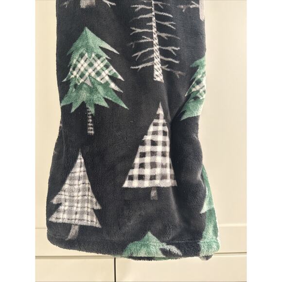 Black & White PLAID CHRISTMAS TREE 60x70” Oversized Plush Throw Blanket Forrest - Picture 3 of 6